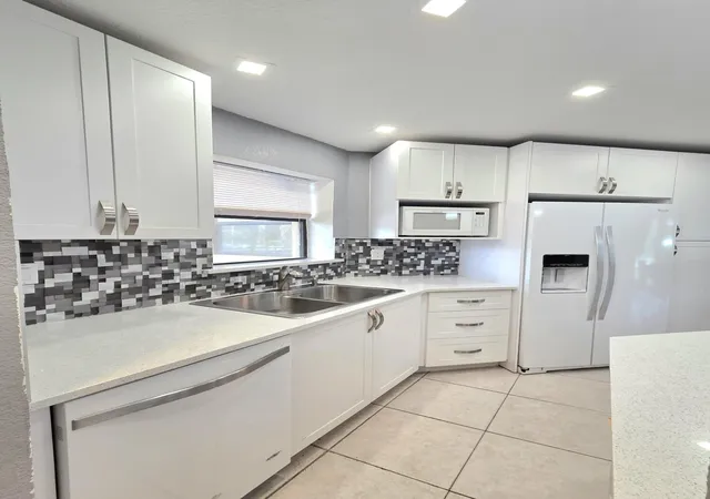 Photo 3 of Condo for sale at 6655 W Broward Blvd #203, Plantation, FL 33317 | MLS# B26078444 | Listing updated on 2026-09-23