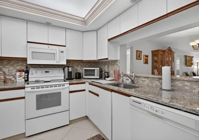 Listing Photo 5 - Condo for sale in building located at 1804 Eleuthera Pt, Coconut Creek, FL 33066 - Unit #A1