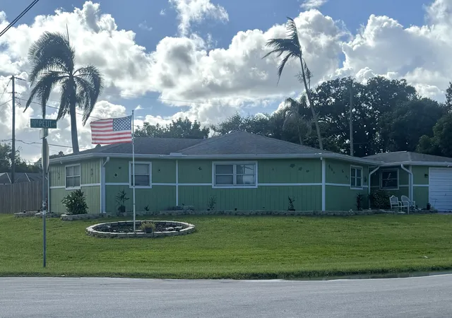 Single family home for sale at 1525 SE Holiday Rd, Port Saint Lucie, FL 34952 | MLS# B26078465