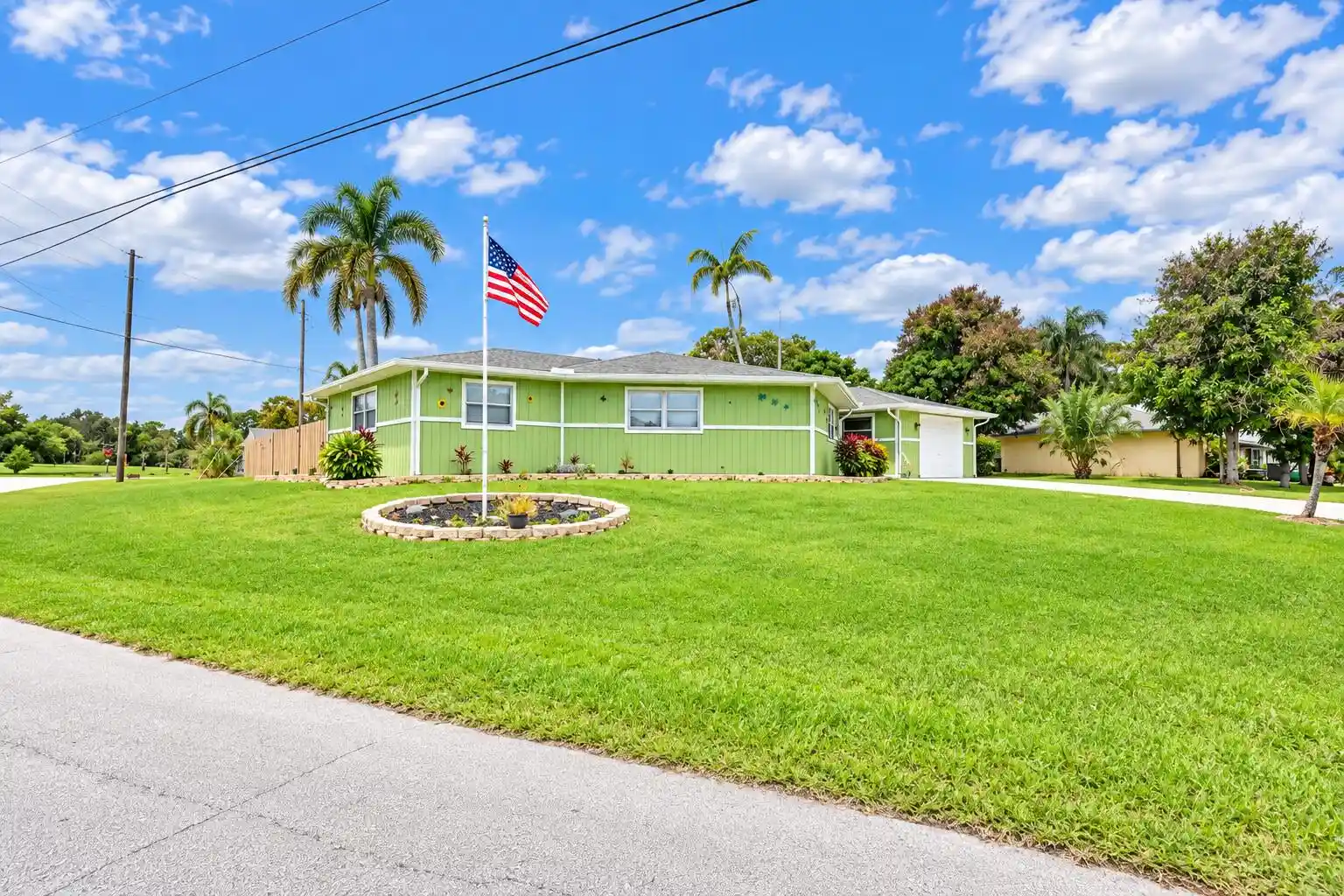 Photo 1 of Single family home for sale at 1525 Se Holiday Rd, Port Saint Lucie, FL 34952 | MLS# B26078465 | Listing updated on 2026-10-28