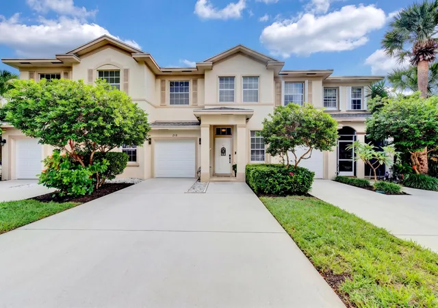 Townhouse for sale at 310 Spruce St, Boynton Beach, FL 33426 | MLS# B26078488