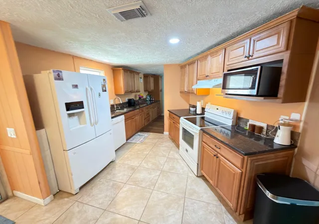 Photo 3 of Manufactured home for sale at 7337 SE Swan Ave, Hobe Sound, FL 33455 | MLS# B26078489 | Listing updated on 2026-10-10