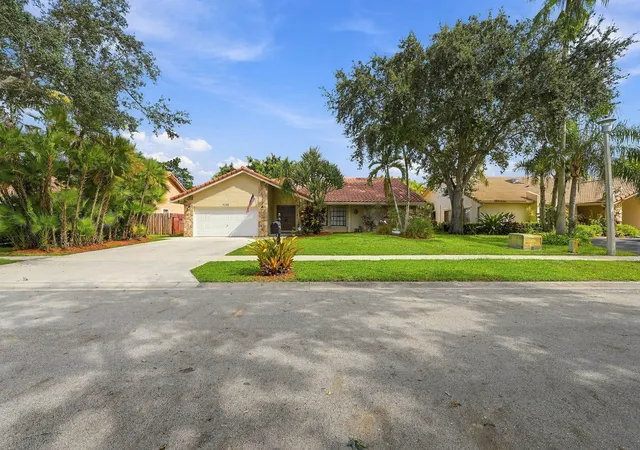 Photo 2 of Single family home for sale at 9255 Nw 18th Street, Plantation, FL 33322 | MLS# B26078509 | Listing updated on 2026-10-10