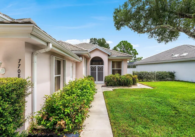Photo 2 of Single family home for sale at 7708 Se Bay Cedar Cir, Hobe Sound, FL 33455 | MLS# B26078615 | Listing updated on 2026-10-10