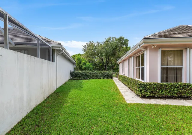 Photo 3 of Single family home for sale at 7708 Se Bay Cedar Cir, Hobe Sound, FL 33455 | MLS# B26078615 | Listing updated on 2026-10-10