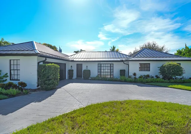 Single family home for sale at 7 SE Paddock Cir, Jupiter, FL 33469 | MLS# B26078640