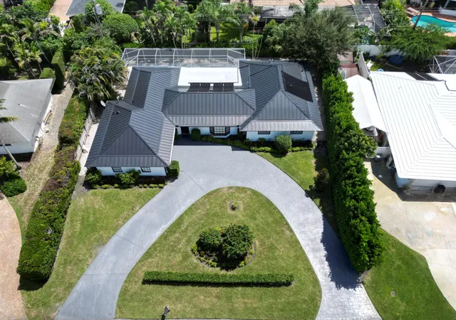 Photo 2 of Single family home for sale at 7 Se Paddock Cir, Jupiter, FL 33469 | MLS# B26078640 | Listing updated on 2026-10-10