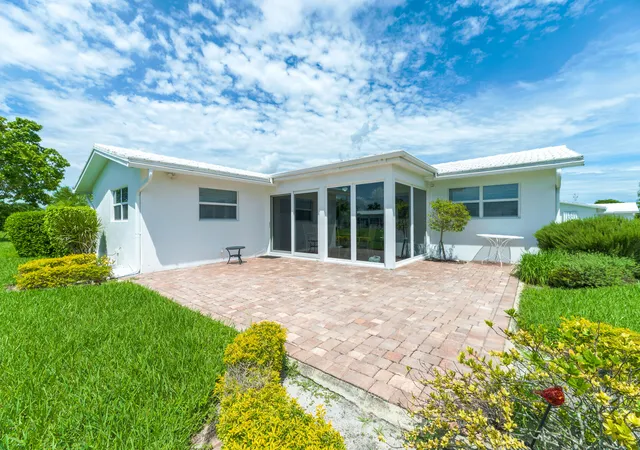 Photo 2 of Sale Pending at 118 Sw 15th Court, Boynton Beach, FL 33426 | MLS# B26078653 | Listing updated on 2026-10-10
