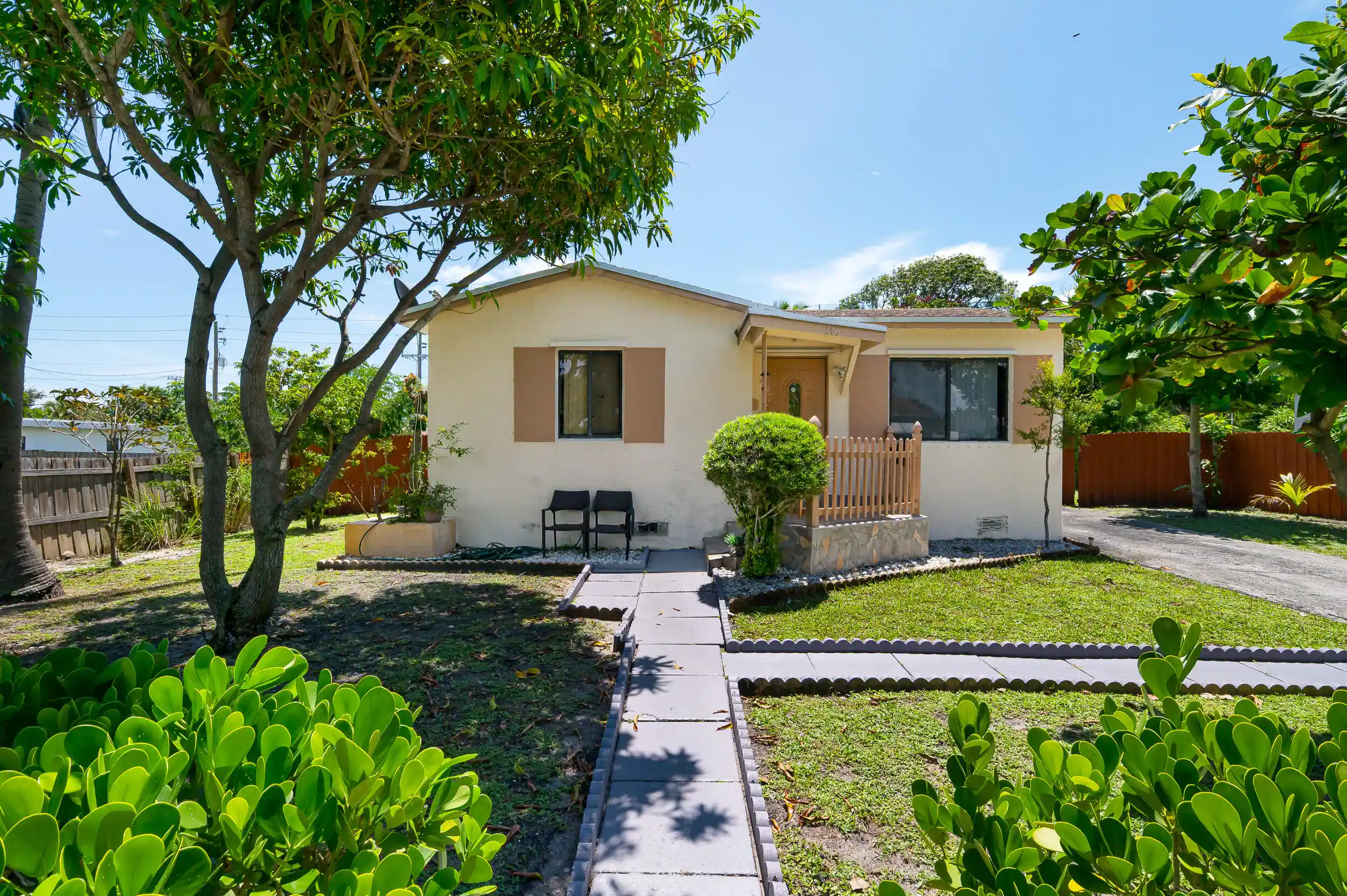 Photo 1 of Sale Pending at 146 Se 5th Avenue, Boynton Beach, FL 33435 | MLS# B26078655 | Listing updated on 2026-10-27
