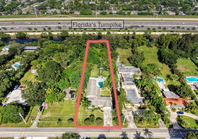Photo 3 of Single family home for sale at 400 E Acre Dr, Plantation, FL 33317 | MLS# B26078658 | Listing updated on 2026-10-10