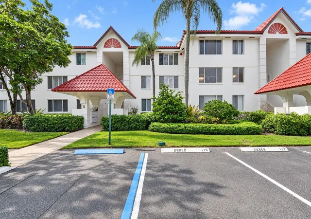 Photo 2 of Condo for sale at 102 Half Moon Cir #F2, Hypoluxo, FL 33462 | MLS# B26078679 | Listing updated on 2026-10-07