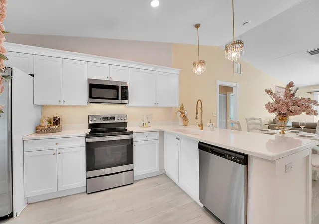 Photo 3 of Single family home for sale at 5715 Se Pine Ave, Stuart, FL 34997 | MLS# B26078707 | Listing updated on 2026-10-10