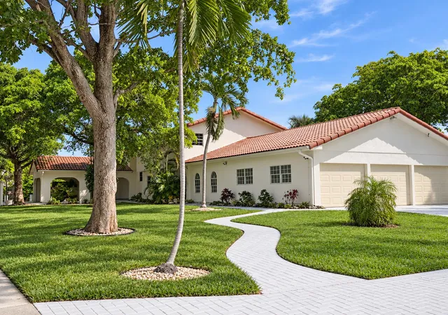 Photo 2 of Single family home for sale at 2614 Amherst Ln, Lake Worth Beach, FL 33460 | MLS# B26078790 | Listing updated on 2026-10-10