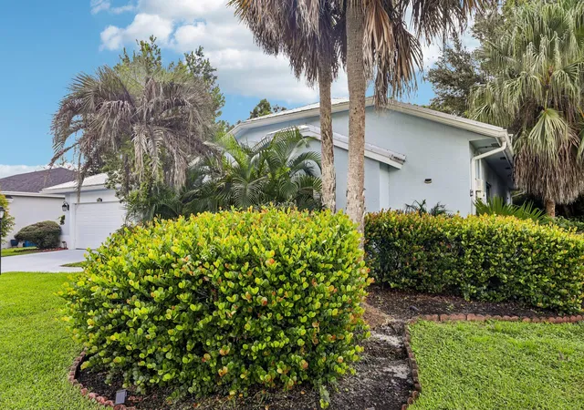 Photo 3 of Single family home for sale at 141 Lexington Dr, Royal Palm Beach, FL 33411 | MLS# B26078877 | Listing updated on 2026-10-05