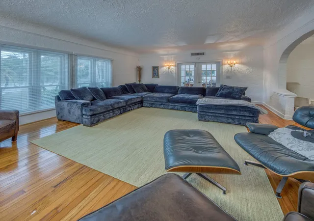 Photo 3 of Single family home for sale at 411 S Federal Hwy, Lake Worth Beach, FL 33460 | MLS# B26078897 | Listing updated on 2026-10-10