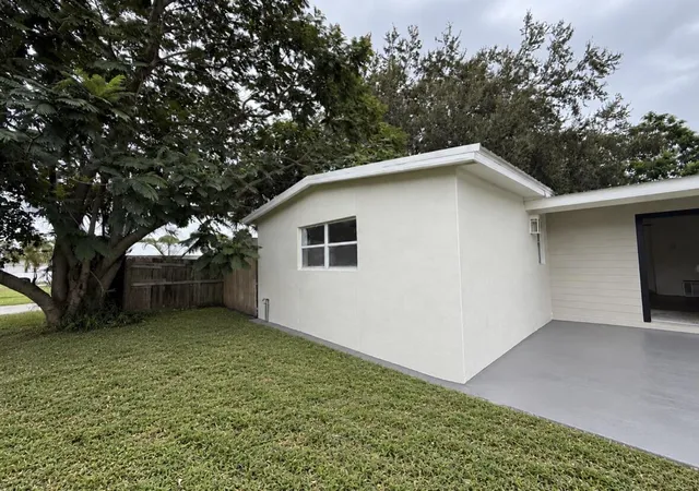 Photo 3 of Single family home for sale at 180 Se Serenata Ct, Port Saint Lucie, FL 34983 | MLS# B26079008 | Listing updated on 2026-09-23