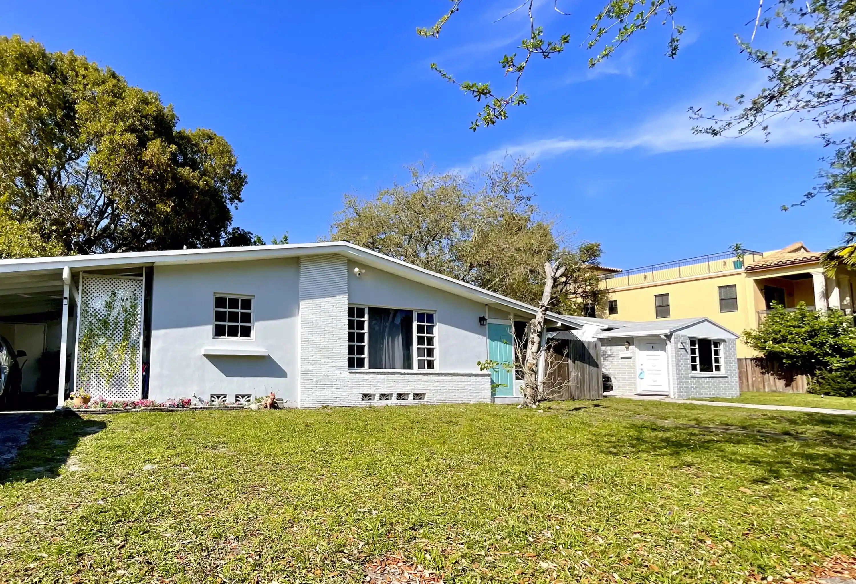 Multi family home for sale at 513 SW 17th Street, Fort Lauderdale, FL 33315 | MLS# B26079030