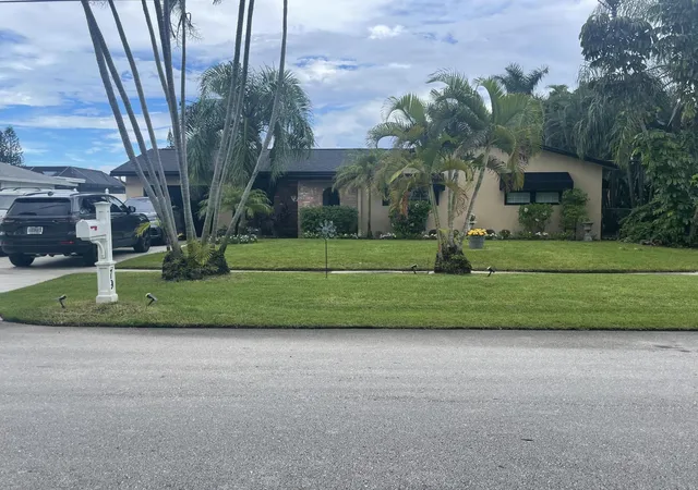 Single family home for sale at 79 Oregon Ln, Boca Raton, FL 33487 | MLS# B26079052