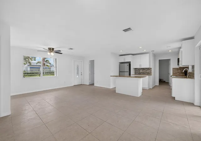 Photo 4 of Single family home for sale at 913 NW 10th Terrace, Stuart, FL 34994 | MLS# B26079074 | Listing updated on 2026-10-07