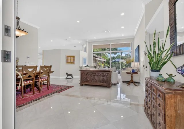 Photo 4 of Sale Pending at 832 Waterview Dr, Weston, FL 33326 | MLS# B26079107 | Listing updated on 2026-09-30