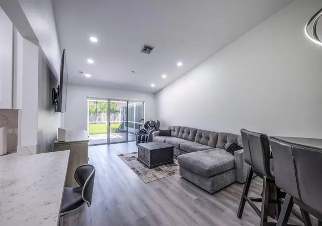 Photo 3 of Single family home for sale at 1129 W Lakes Dr, Deerfield Beach, FL 33442 | MLS# B26079125 | Listing updated on 2026-10-01