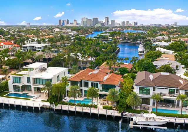 Photo 2 of Mansion for sale at 70 Isla Bahia Dr, Fort Lauderdale, FL 33316 | MLS# B26079210 | Listing updated on 2026-10-08