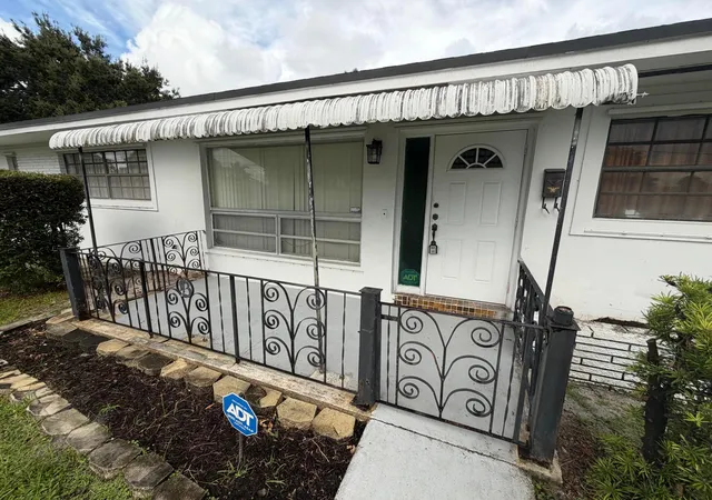 Photo 2 of Single family home for sale at 717 Sw 2nd Terrace, Dania, FL 33004 | MLS# B26079222 | Listing updated on 2026-10-08