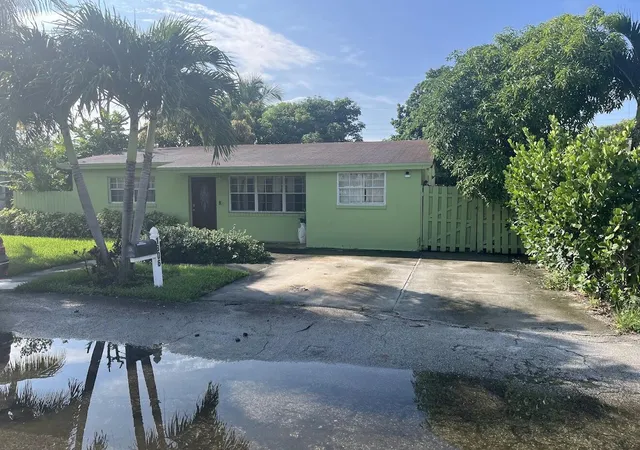 Photo 1 of Single family home for sale at 1306 Date Palm Dr, Lantana, FL 33462 | MLS# B26079232 | Listing updated on 2026-09-23