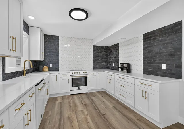 Photo 3 of Single family home for sale at 4660 Coconut Blvd, West Palm Beach, FL 33411 | MLS# B26079309 | Listing updated on 2026-10-10