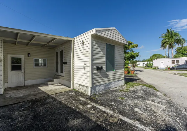 Photo 1 of Manufactured home for sale at 2776 Nw 29th Place, Oakland Park, FL 33311 | MLS# B26079323 | Listing updated on 2026-09-23