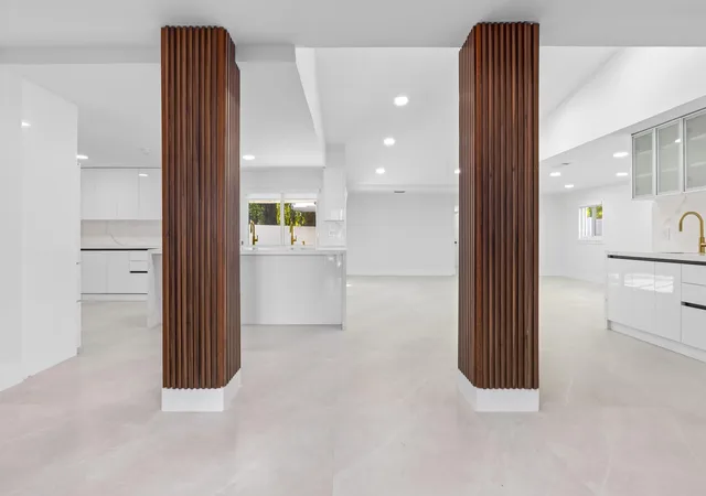 Photo 3 of Mansion for sale at 7134 San Sebastian Dr, Boca Raton, FL 33433 | MLS# B26079357 | Listing updated on 2026-10-10