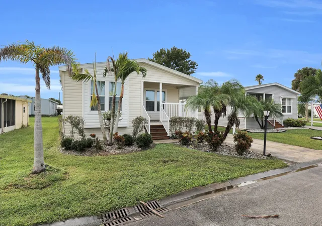 Photo 3 of Manufactured home for sale at 7645 Pointe W Dr #lot 905, Vero Beach, FL 32966 | MLS# B26079432 | Listing updated on 2026-10-10
