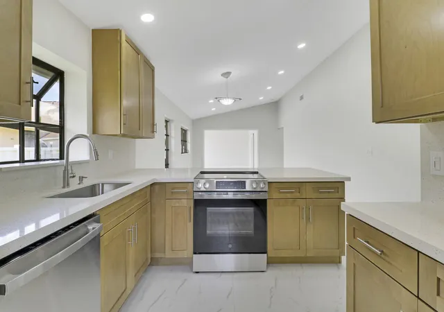 Photo 3 of Single family home for sale at 8157 Springtree Rd, Boca Raton, FL 33496 | MLS# B26079450 | Listing updated on 2026-09-23