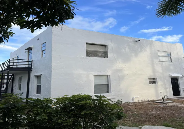 Photo 3 of Multi family home for sale at 520 N East St, Lake Worth Beach, FL 33460 | MLS# B26079447 | Listing updated on 2026-09-23