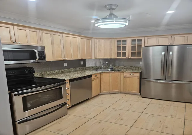 Photo 3 of Condo for sale at 3105 Oakland Shrs Dr #j204, Oakland Park, FL 33309 | MLS# B26079458 | Listing updated on 2026-09-23
