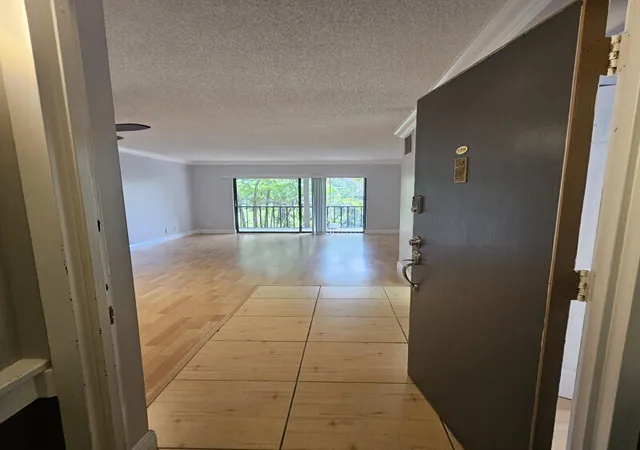 Photo 3 of Condo for sale at 3105 Oakland Shrs Dr #j204, Oakland Park, FL 33309 | MLS# B26079458 | Listing updated on 2026-09-23