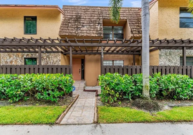 Townhouse for sale at 7864 NW 12th Street, Plantation, FL 33322 | MLS# B26079460