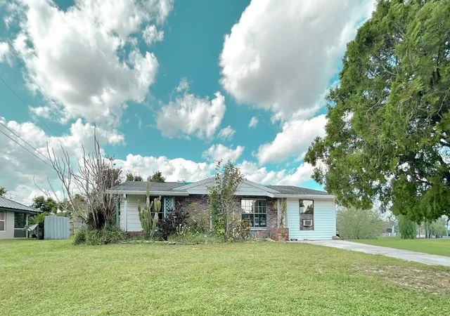 Photo 1 of Sale Pending at 201 Nw Floresta Dr, Port Saint Lucie, FL 34983 | MLS# B26079469 | Listing updated on 2026-10-01