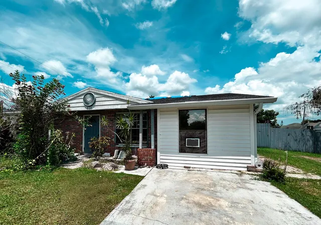 Photo 3 of Sale Pending at 201 Nw Floresta Dr, Port Saint Lucie, FL 34983 | MLS# B26079469 | Listing updated on 2026-10-01