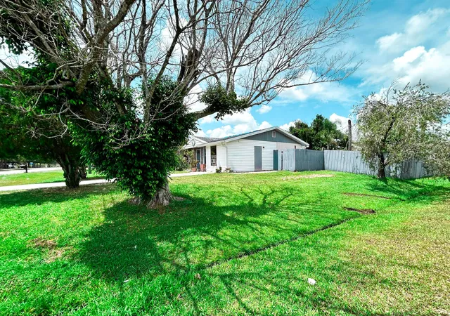 Photo 4 of Sale Pending at 201 NW Floresta Dr, Port Saint Lucie, FL 34983 | MLS# B26079469 | Listing updated on 2026-10-01