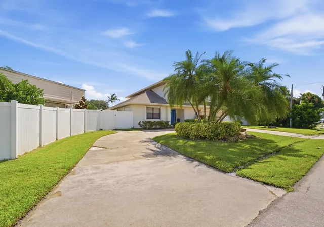 Photo 3 of Single family home for sale at 1536 SW Egret Way, Palm City, FL 34990 | MLS# B26079514 | Listing updated on 2026-10-09