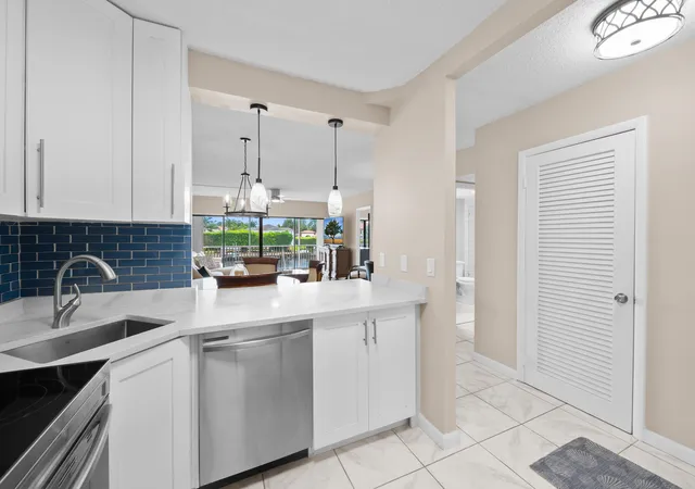 Listing Photo 4 - Condo for sale in building located at 390 N Federal Hwy, Deerfield Beach, FL 33441 - Unit #202