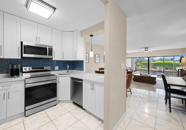 Listing Photo 5 - Condo for sale in building located at 390 N Federal Hwy, Deerfield Beach, FL 33441 - Unit #202