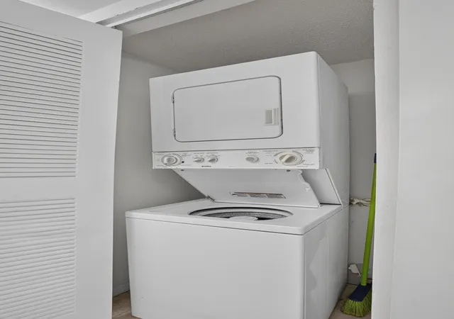 Listing Photo 5 - Condo for sale in building located at 9919 Nob Hl Ct, Sunrise, FL 33351 - Unit #9919