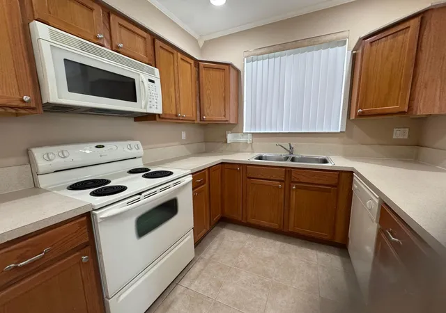 Photo 4 of Townhouse for sale at 3069 Laurel Ridge Cir, Riviera Beach, FL 33404 | MLS# B26079577 | Listing updated on 2026-10-08