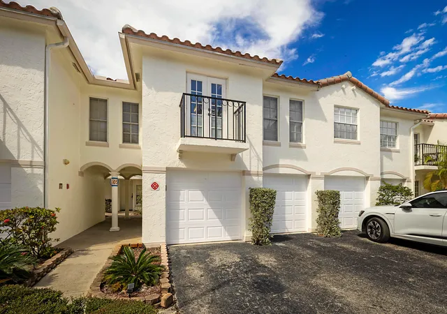 Condo for sale at 1105 Lake Shore Dr #205, West Palm Beach, FL 33403 | MLS# B26079643