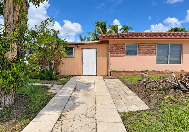 Photo 2 of Single family home for sale at 5051 Sw 10th Street, Plantation, FL 33317 | MLS# B26079715 | Listing updated on 2026-10-10