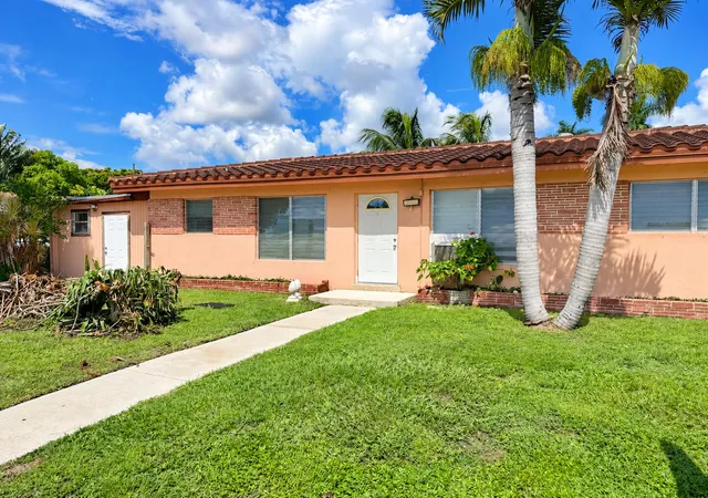 Photo 3 of Single family home for sale at 5051 Sw 10th Street, Plantation, FL 33317 | MLS# B26079715 | Listing updated on 2026-10-10