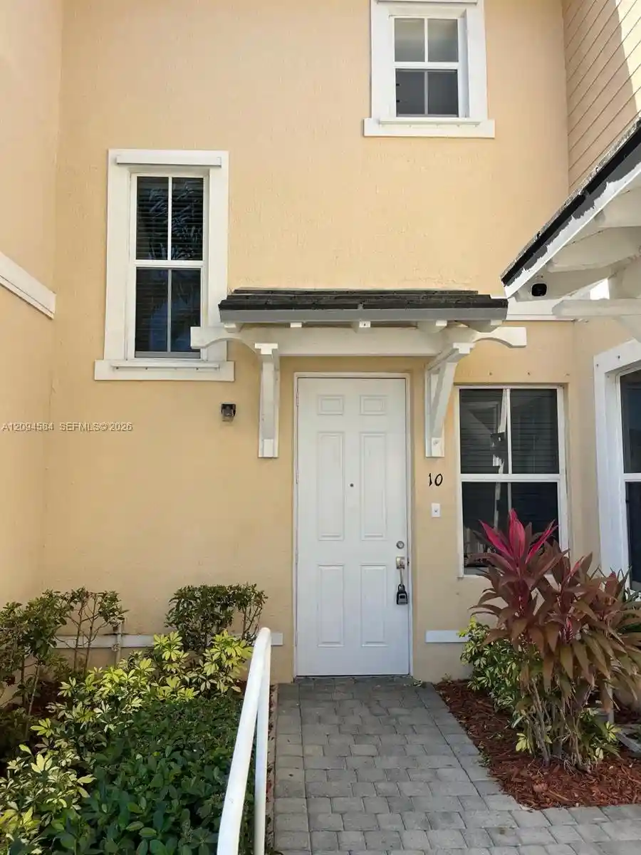 Condo for sale at 142 SE 28th Terrace #10, Homestead, FL 33033 | MLS# A12094584