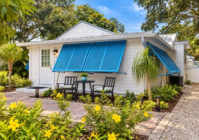 Photo 1 of Single family home for sale at 616 Sw Cleveland Ave, Stuart, FL 34994 | MLS# B26079792 | Listing updated on 2026-10-10